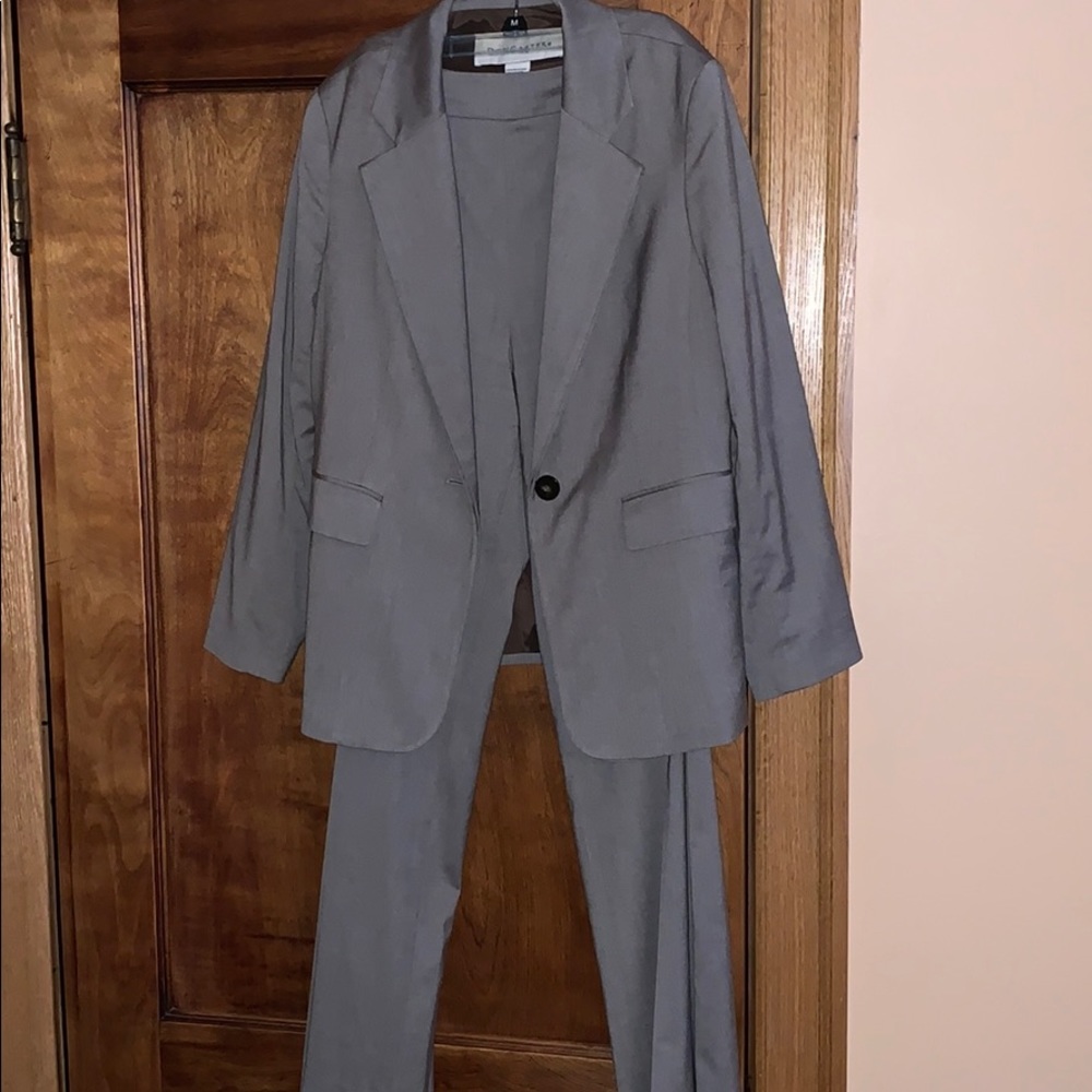 Doncaster women’s suit